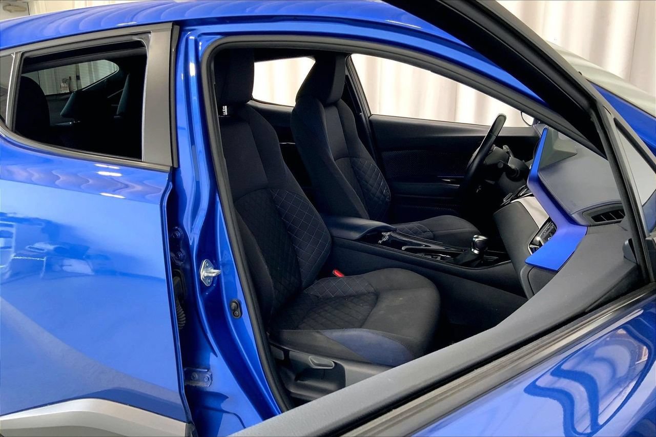 Used 2022 Toyota C-HR XLE FWD image 16