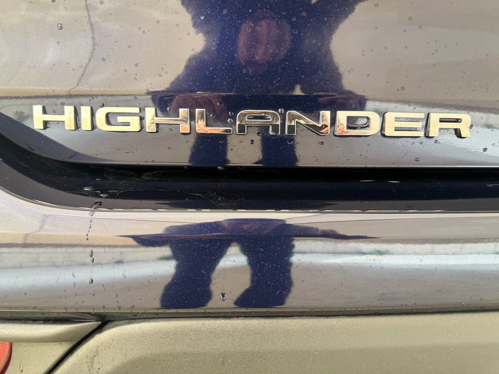 Used 2025 Toyota Highlander XLE image 10
