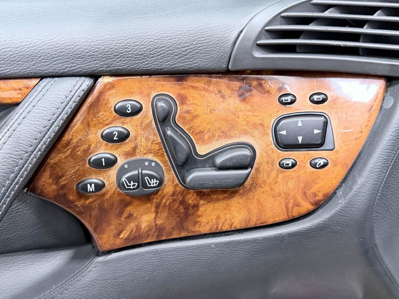 Used 2006 Mercedes-Benz CL 500 image 30