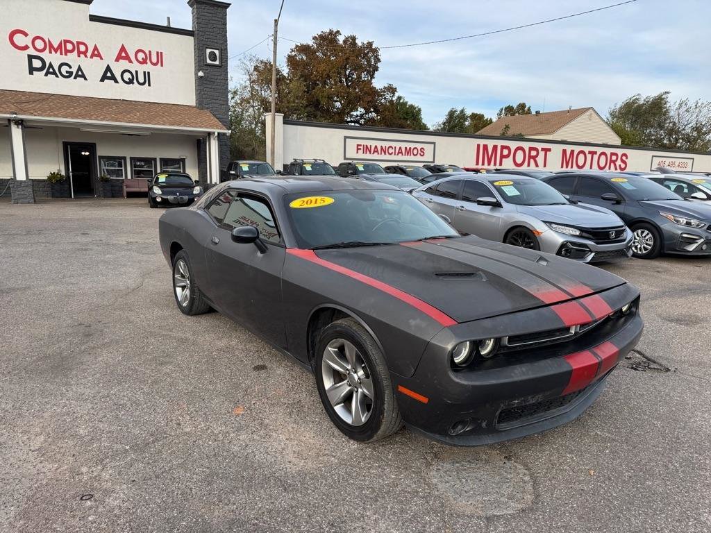 Used 2015 Dodge Challenger SXT image 3