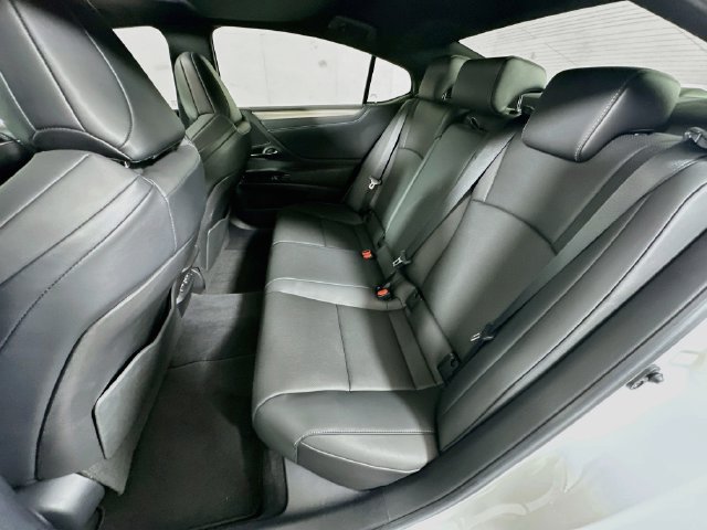 Used 2024 Lexus ES 350 F Sport w/ Technology Package FWD image 32