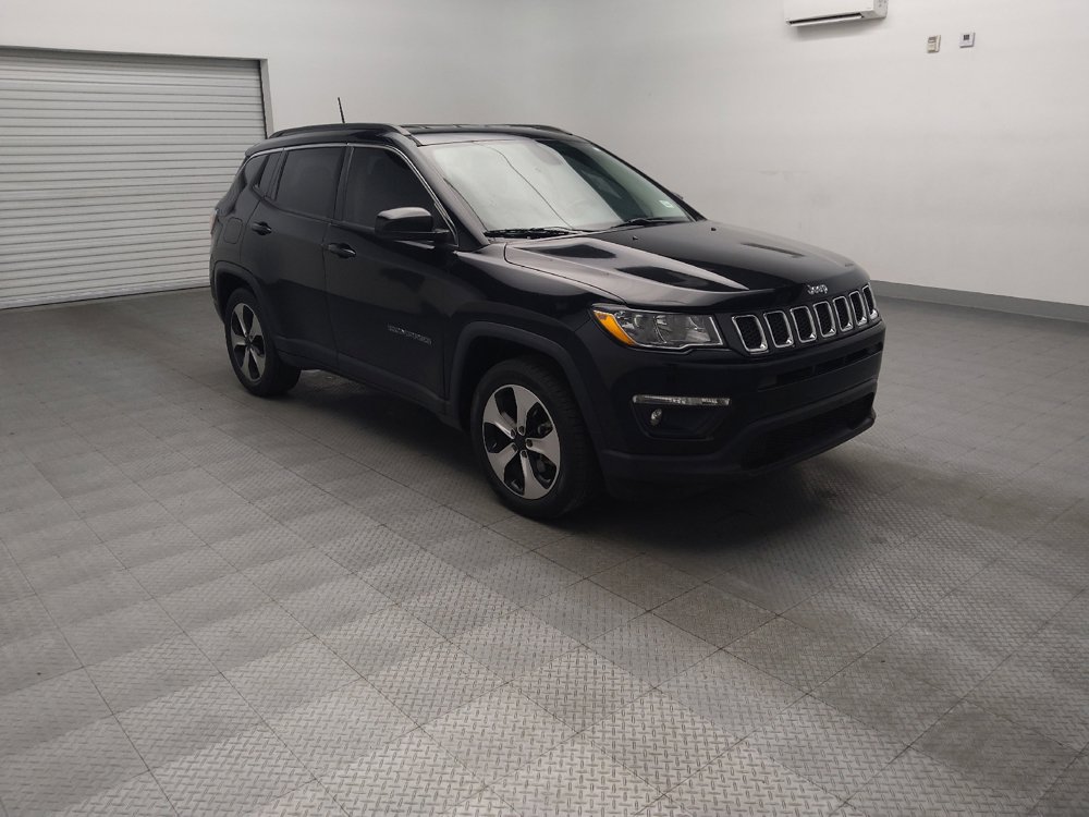 Used 2017 Jeep Compass Latitude FWD image 13
