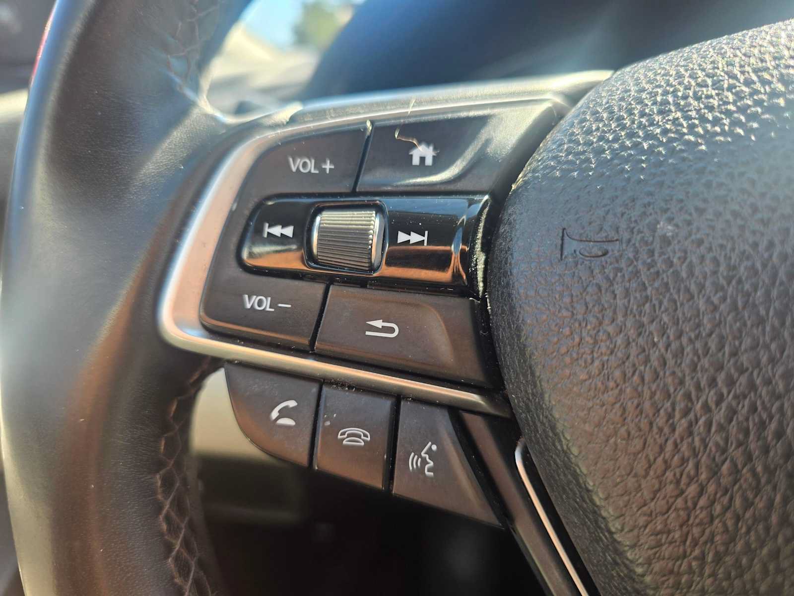 Used 2018 Honda Accord EX-L image 32