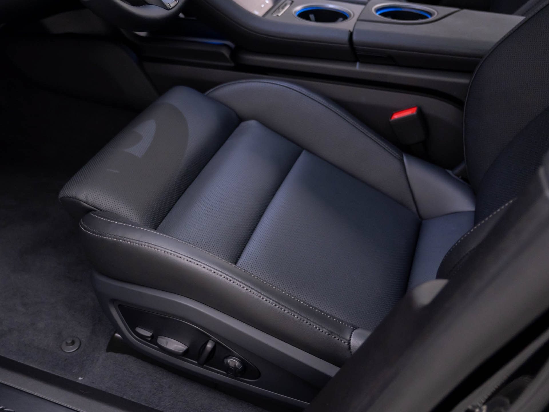 New 2026 Porsche Taycan AWD/4WD image 17
