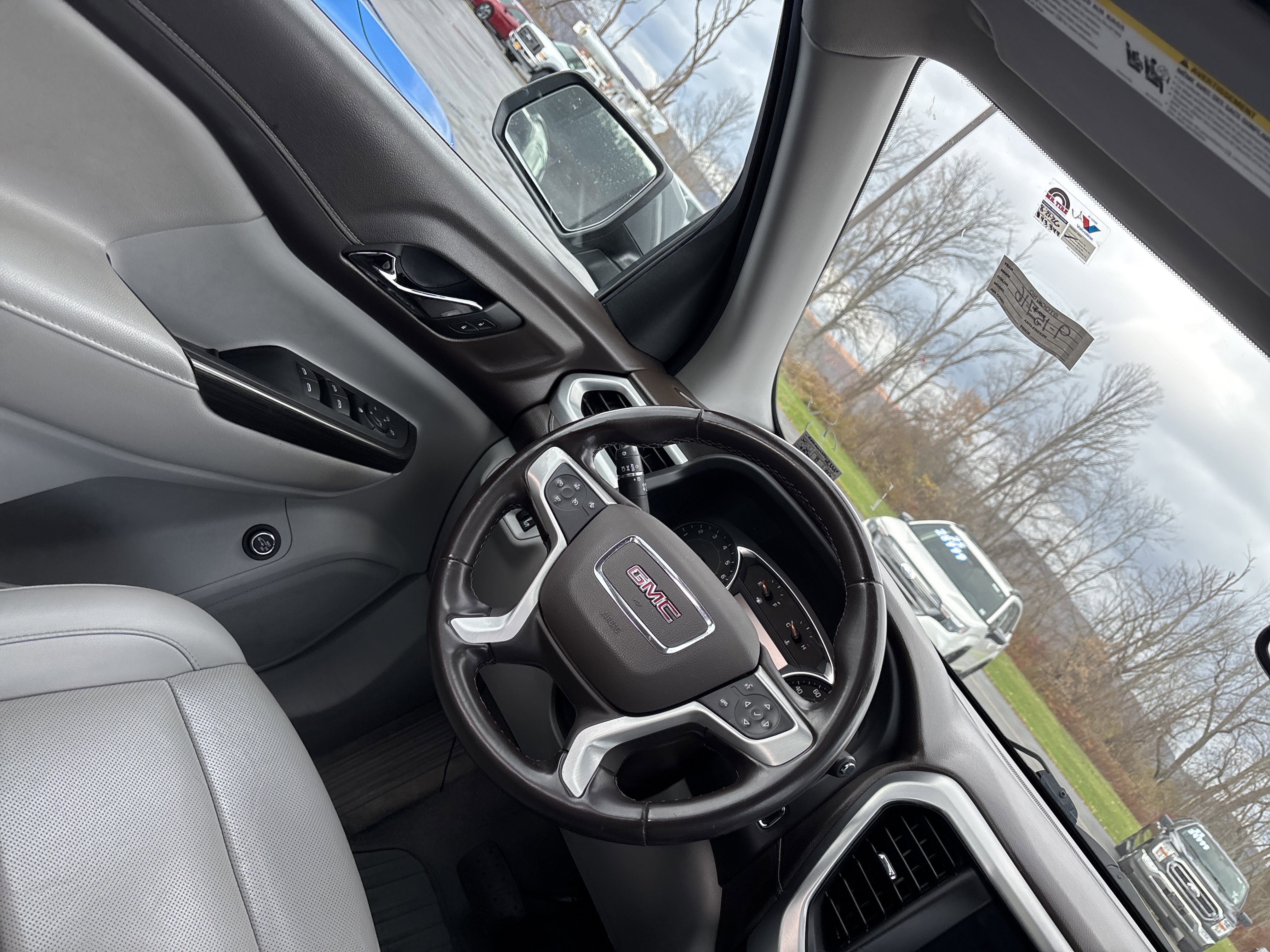 Used 2023 GMC Acadia SLT image 40