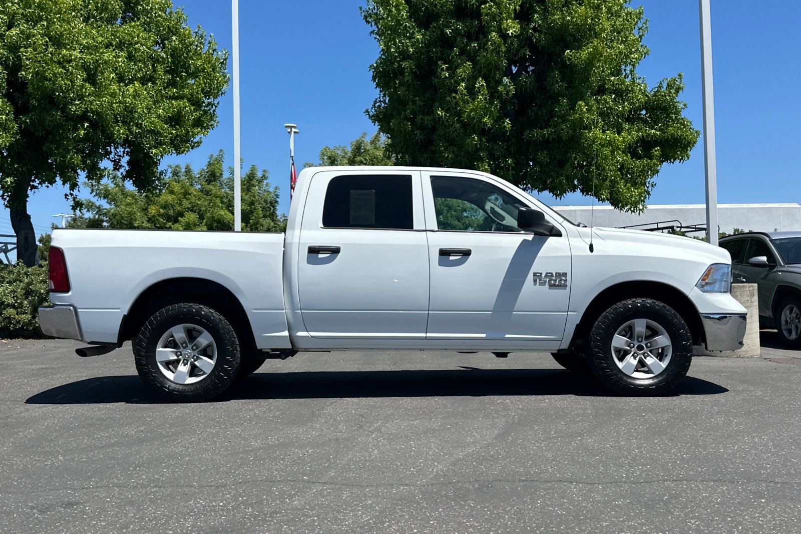 Used 2023 RAM 1500 Classic SLT w/ Electronics Group AWD/4WD image 3