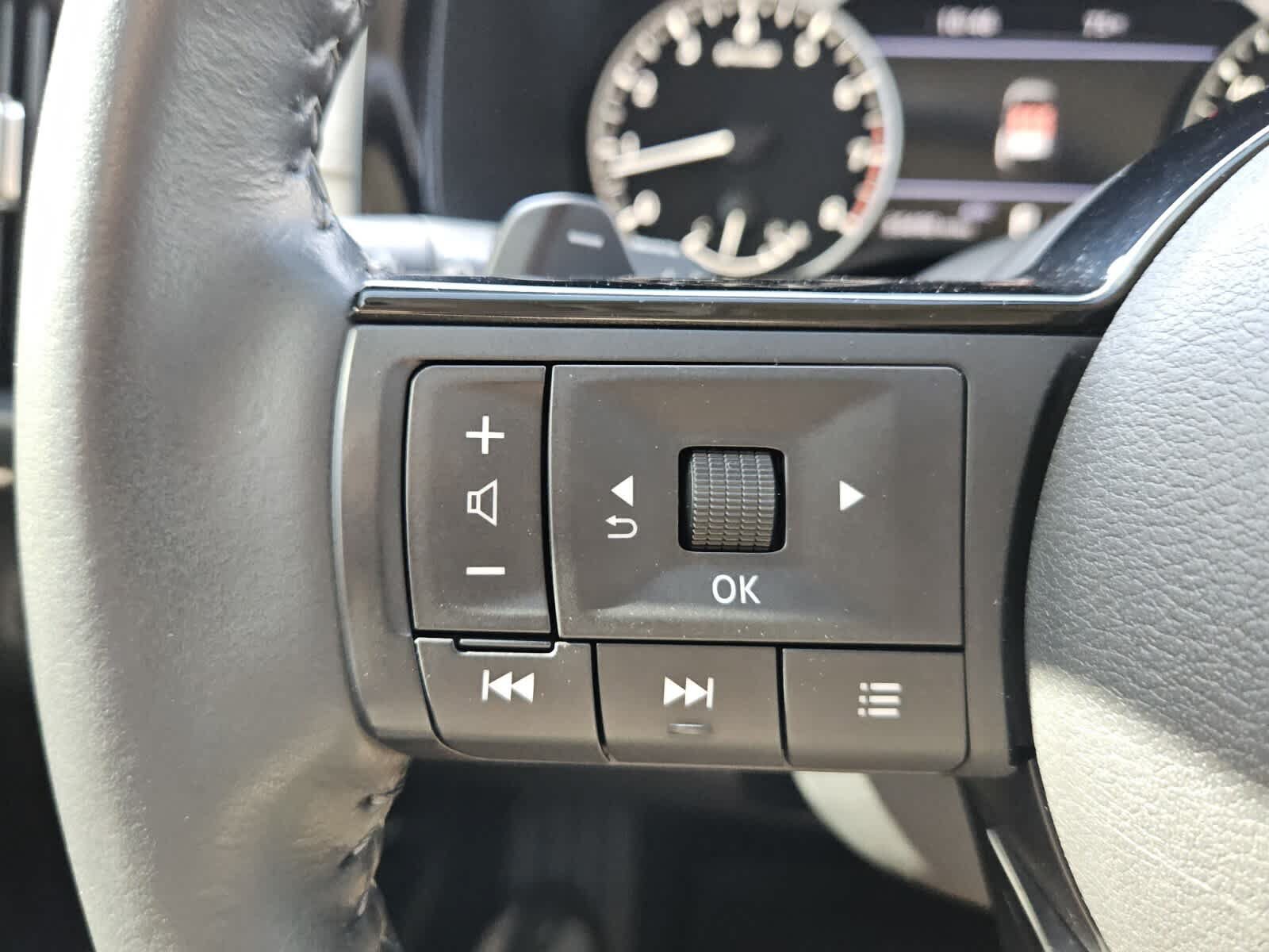 Used 2023 Nissan Pathfinder SL AWD/4WD image 12