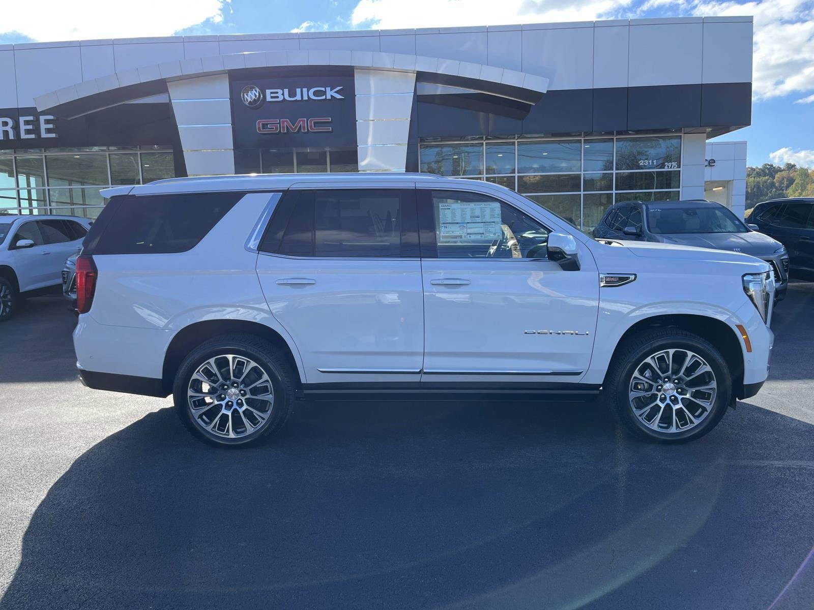 New 2026 GMC Yukon Denali w/ Denali Reserve Package image 2