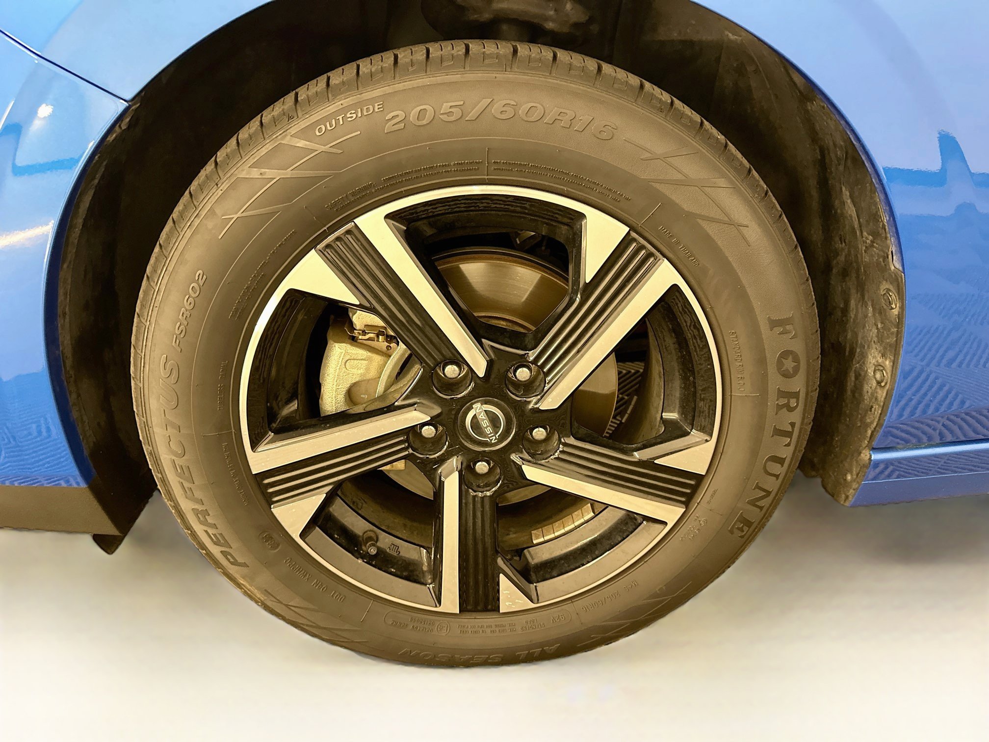 Used 2025 Nissan Sentra SV FWD image 34