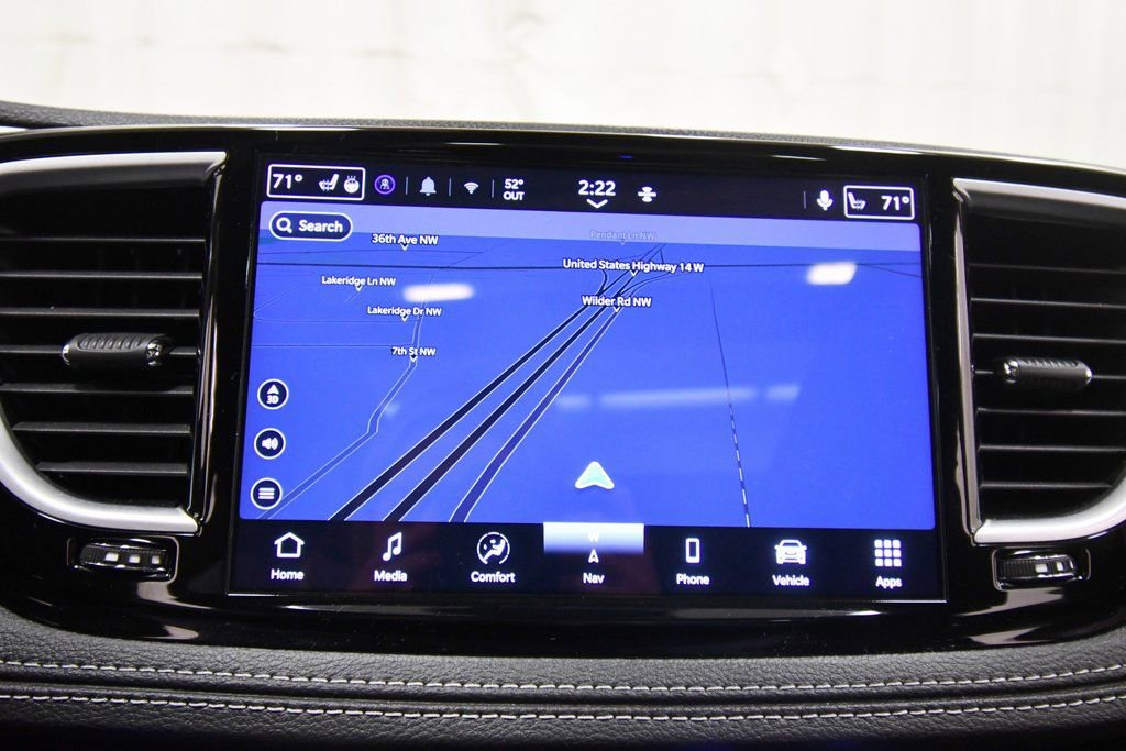 Used 2025 Chrysler Pacifica Limited image 24