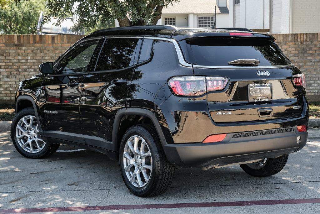 Used 2024 Jeep Compass Latitude AWD/4WD image 19