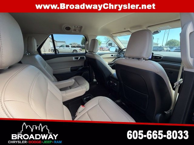 Used 2020 Ford Explorer XLT w/ Equipment Group 202A AWD/4WD image 11