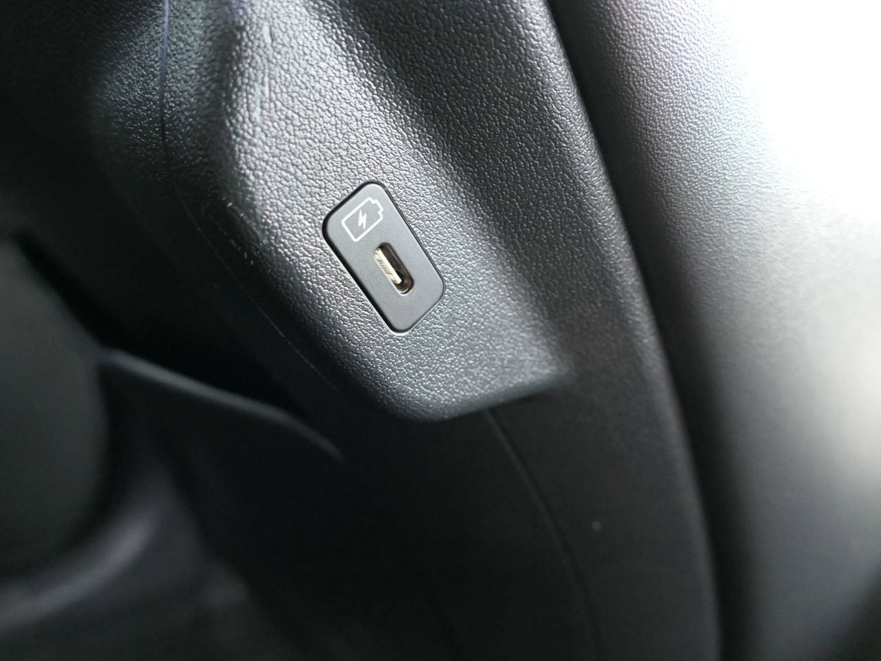 Used 2023 Kia Niro EX image 28