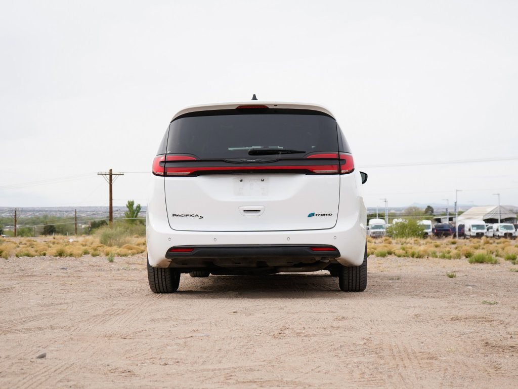 Used 2024 Chrysler Pacifica Limited image 11