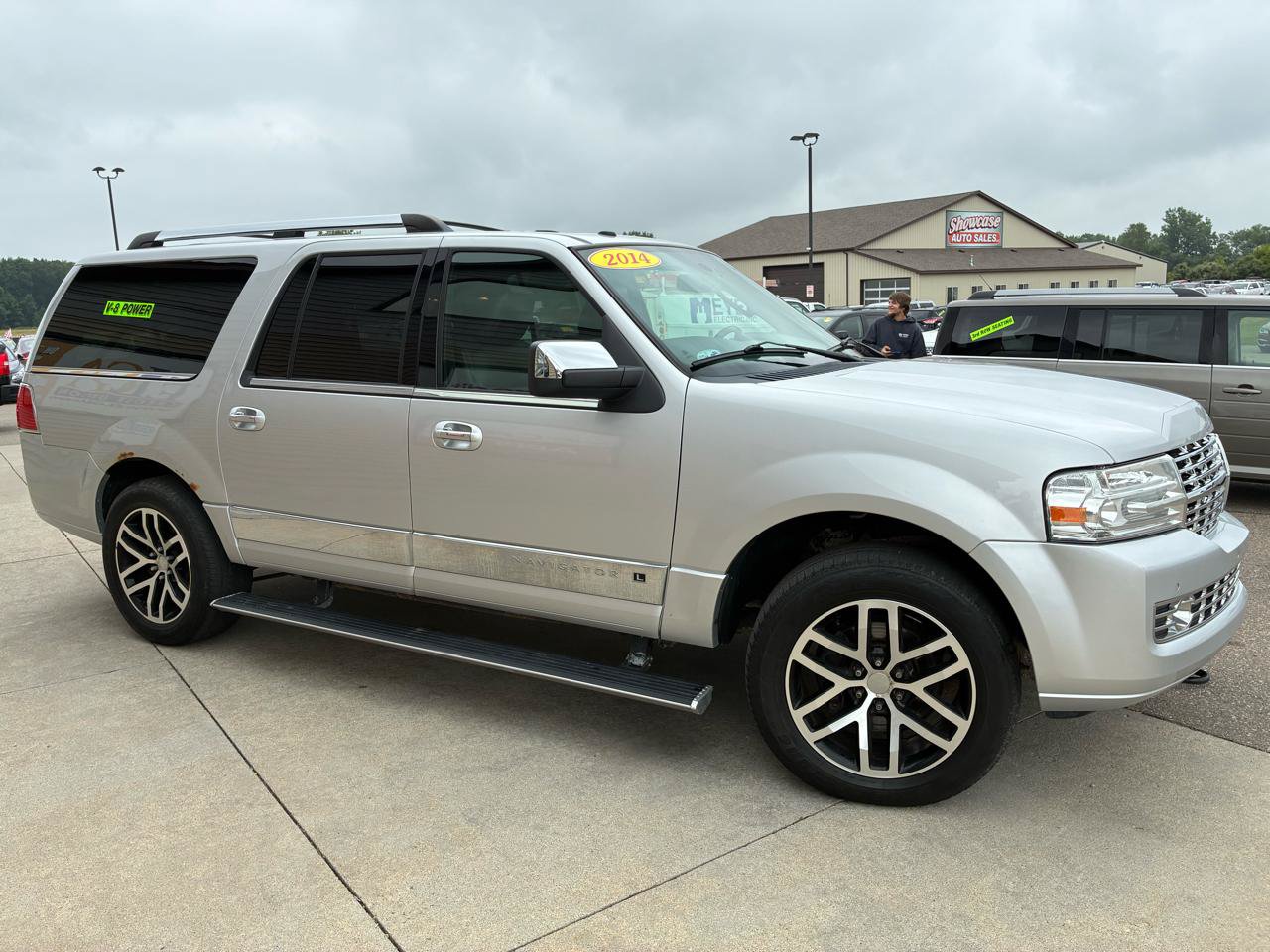 Used 2014 Lincoln Navigator L 4WD image 4