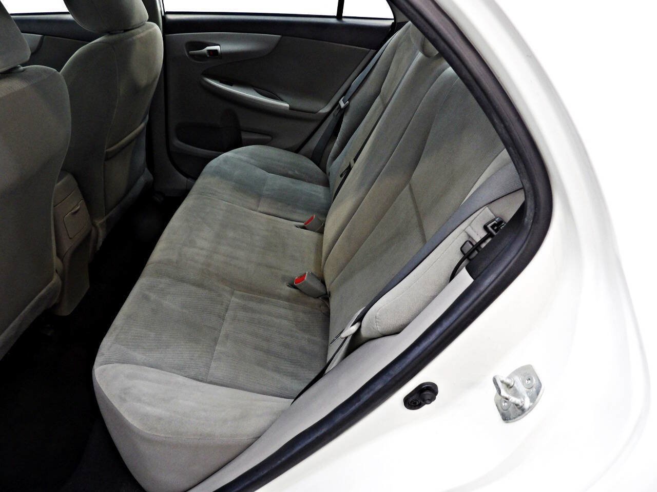 Used 2013 Toyota Corolla LE FWD image 10