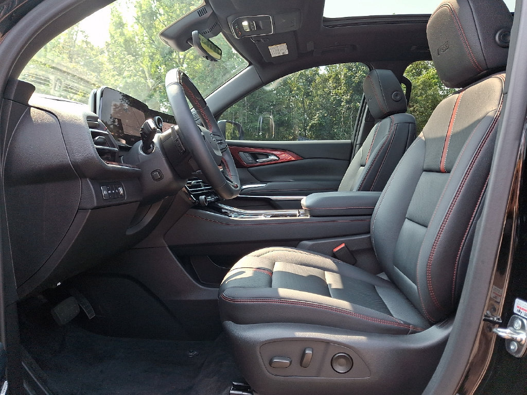 Used 2024 Chevrolet Traverse RS w/ LPO, Floor Liner Package AWD/4WD image 14