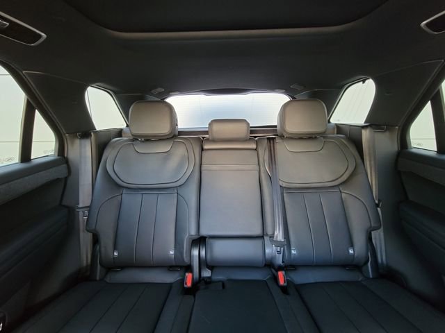 Used 2025 Land Rover Range Rover Sport image 23