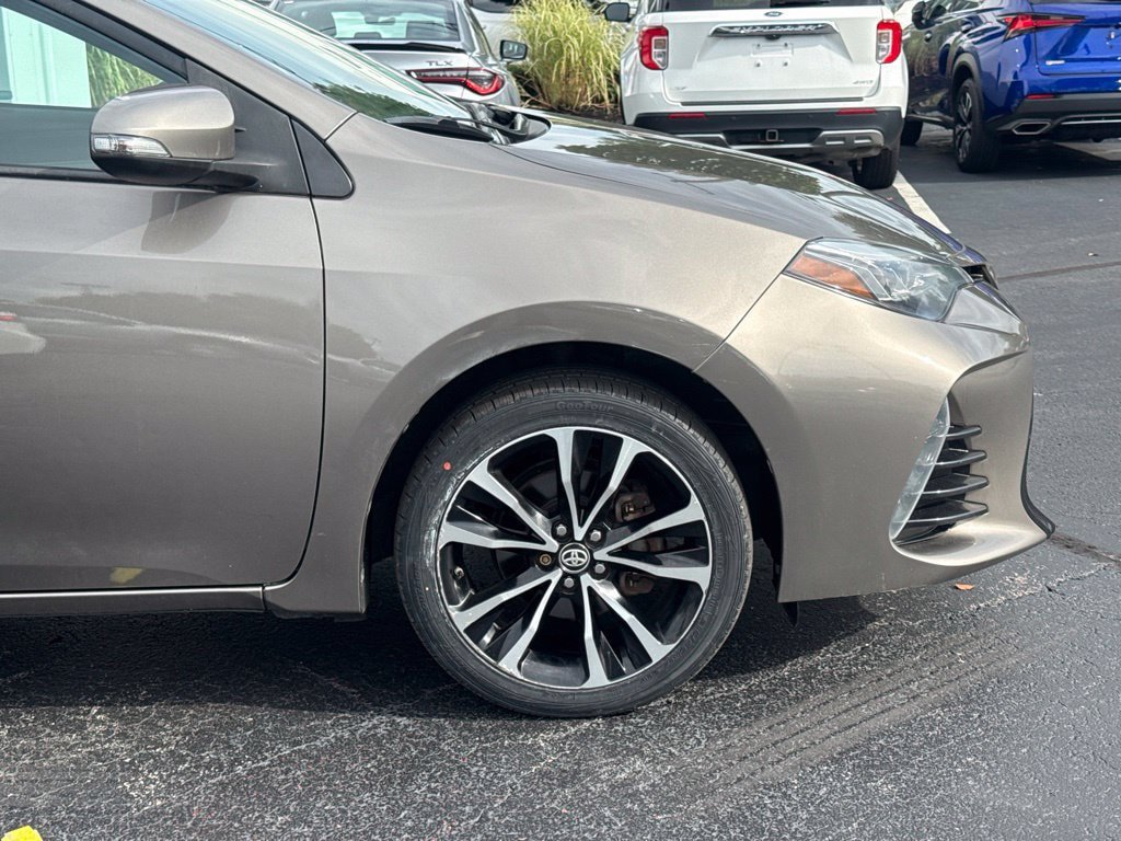 Certified 2017 Toyota Corolla SE w/ SE Premium Package FWD image 11