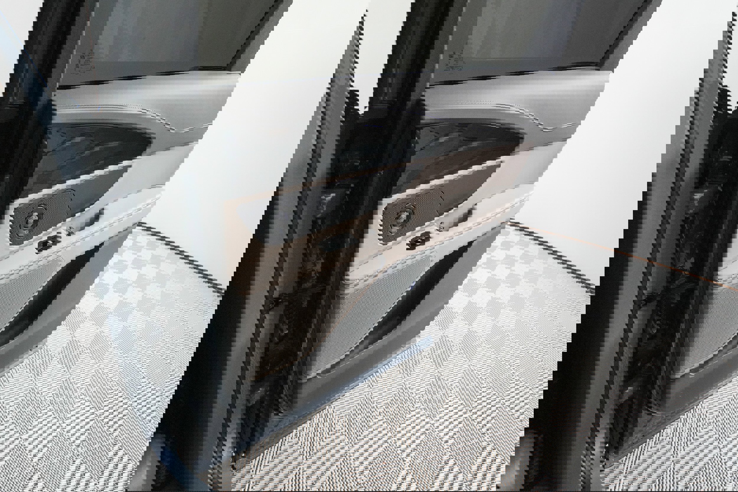 Used 2025 Lincoln Nautilus Reserve image 17