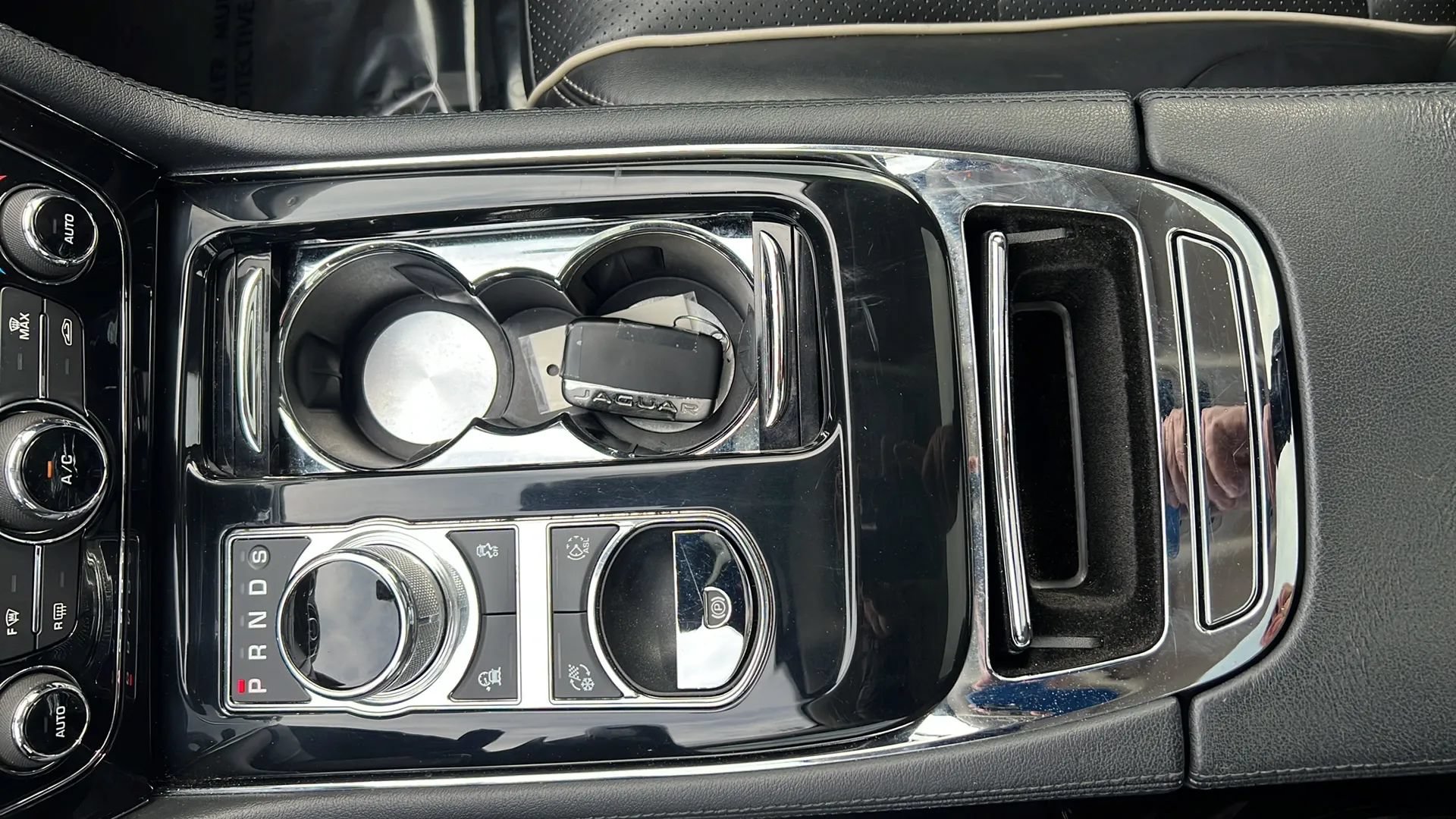 Used 2016 Jaguar XJ Supercharged RWD image 26
