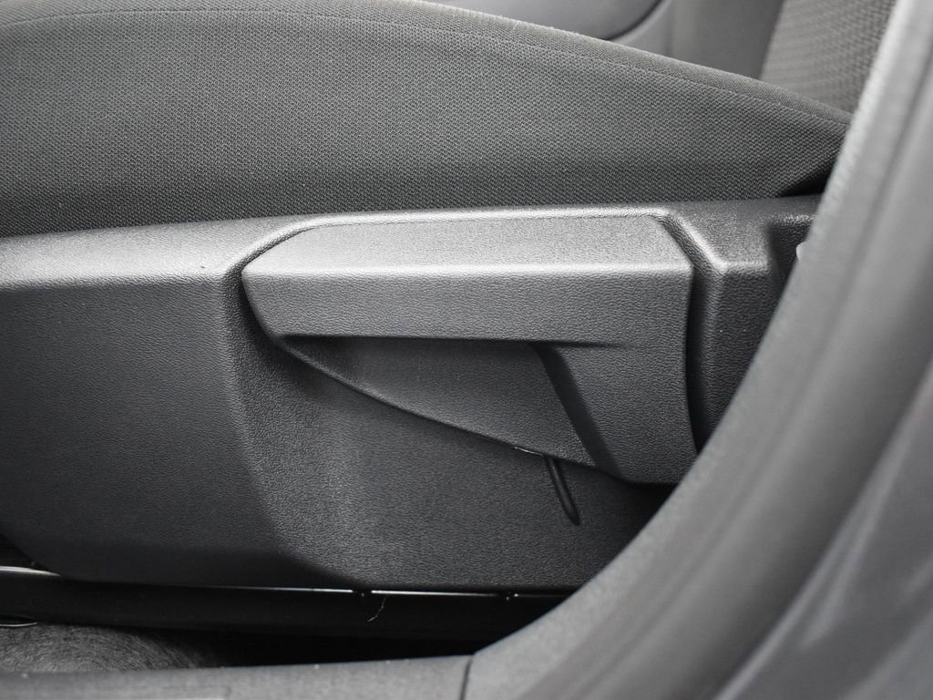 Used 2025 Nissan Kicks S image 27