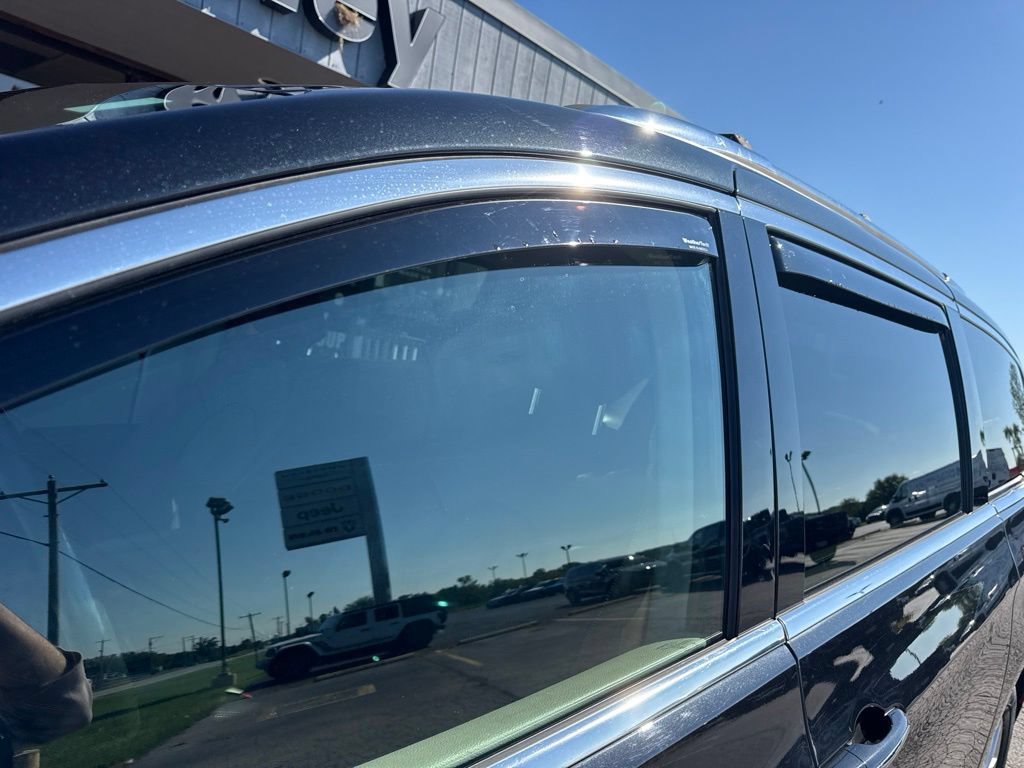 Used 2020 Chrysler Pacifica Touring-L FWD image 10