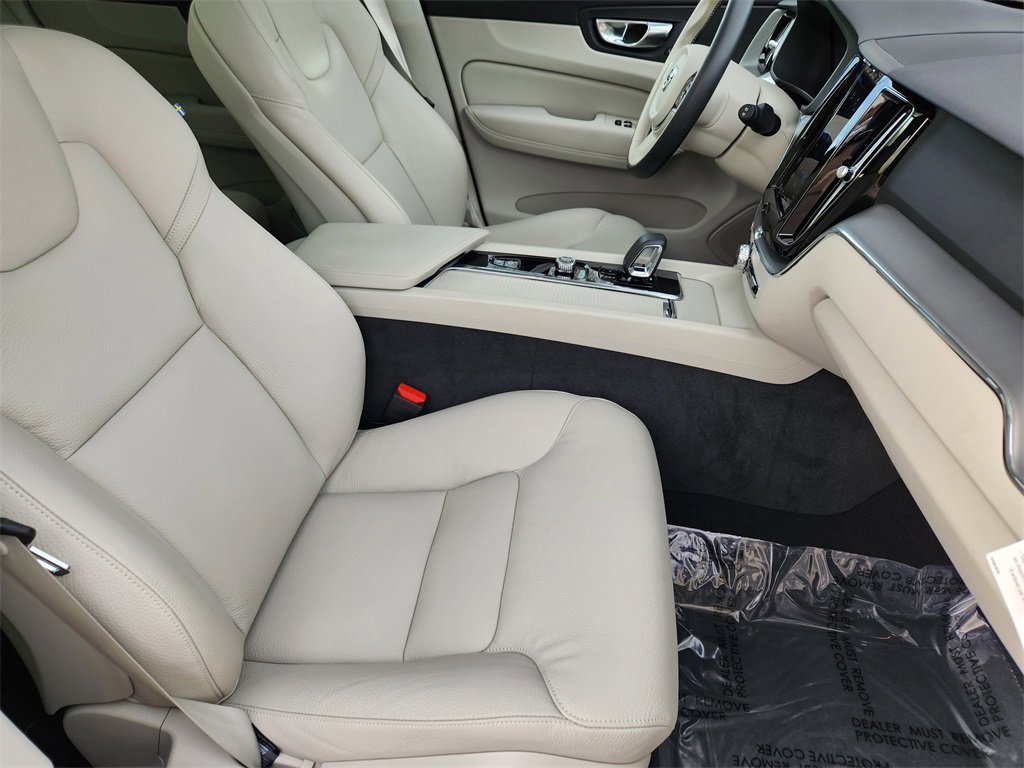 Used 2025 Volvo XC60 B5 Core w/ Protection Package Premier image 26