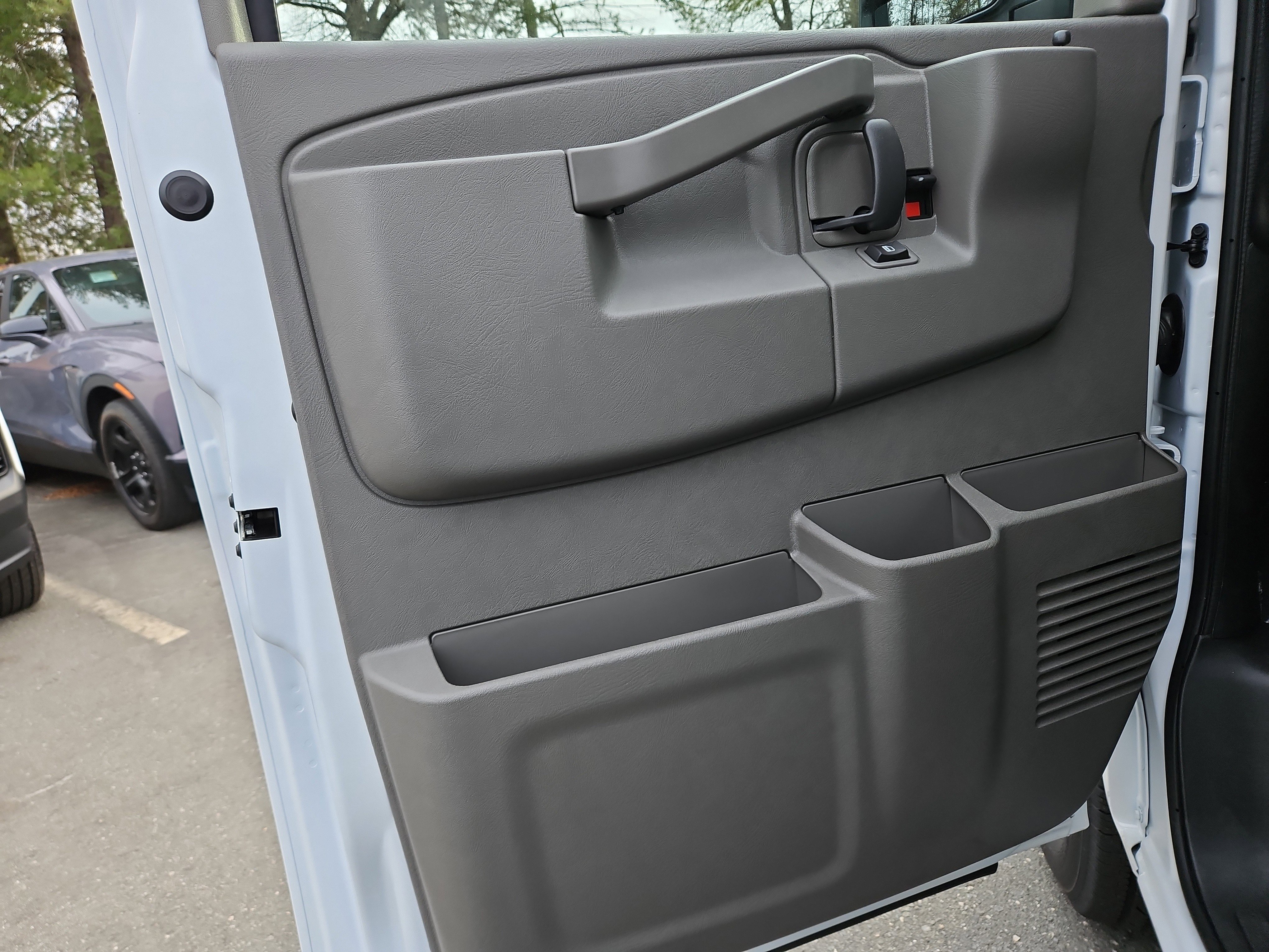 New 2025 Chevrolet Express 3500 LT w/ LT Preferred Equipment Group image 14