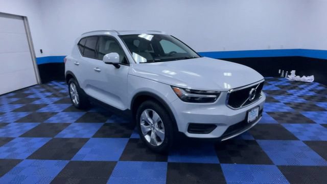 Used 2022 Volvo XC40 T5 Momentum AWD/4WD image 2