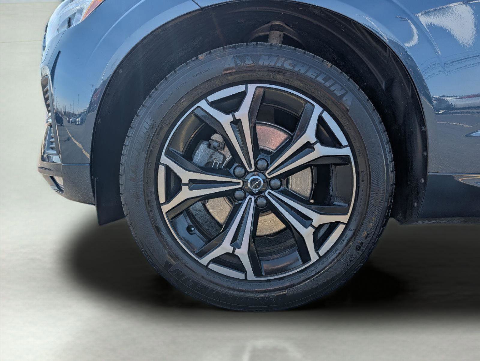 Used 2022 Volvo XC60 B5 Momentum w/ Climate Package image 8