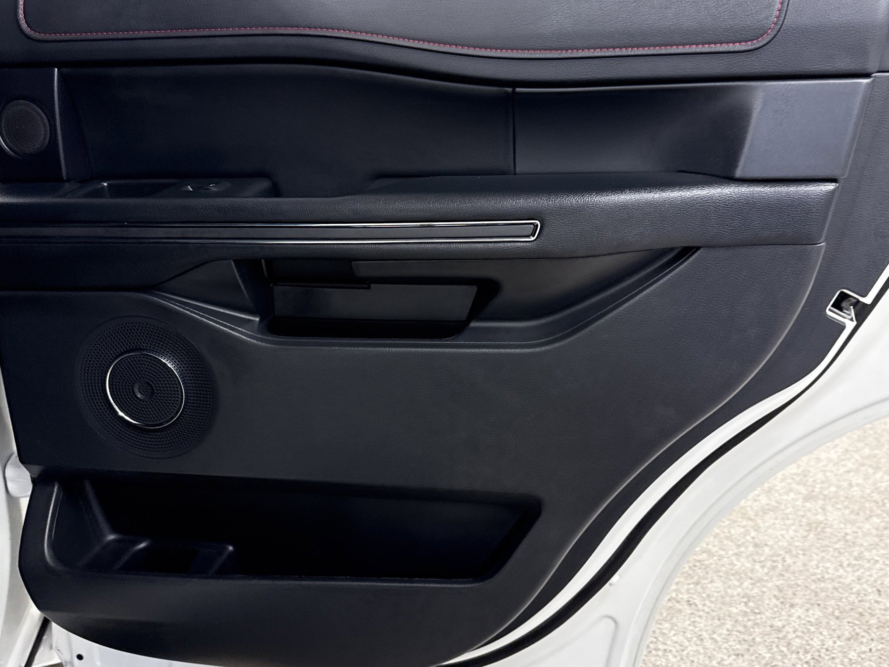 Used 2024 Ford Expedition Limited image 21