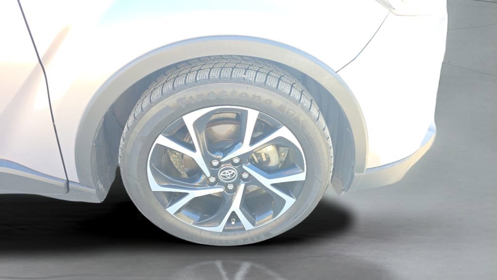 Used 2019 Toyota C-HR XLE image 10