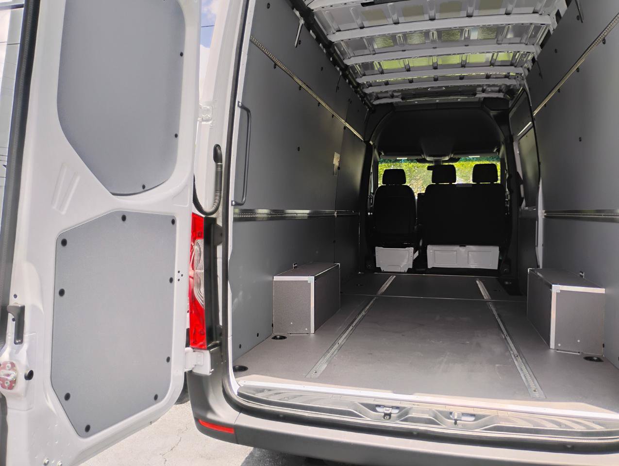 Used 2025 Mercedes-Benz Sprinter 2500 image 60