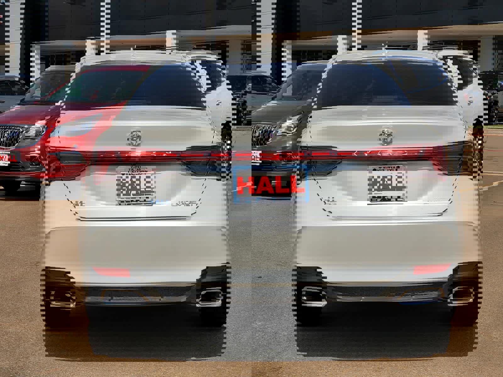 Used 2021 Toyota Avalon Limited image 5