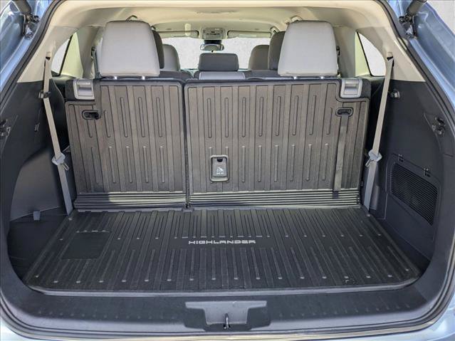 Certified 2024 Toyota Highlander LE FWD image 6