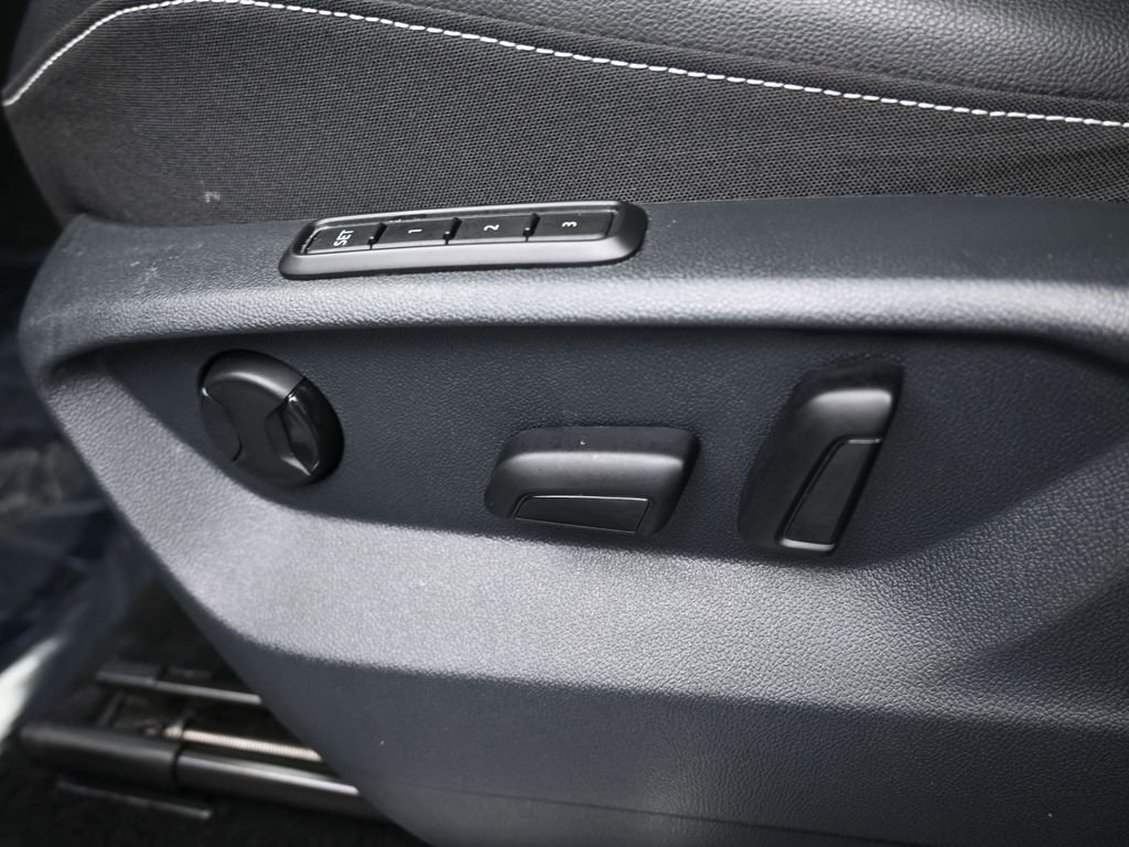 Used 2022 Volkswagen Tiguan SEL R-Line image 13