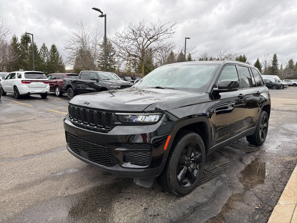 Certified 2024 Jeep Grand Cherokee Altitude AWD/4WD image 6
