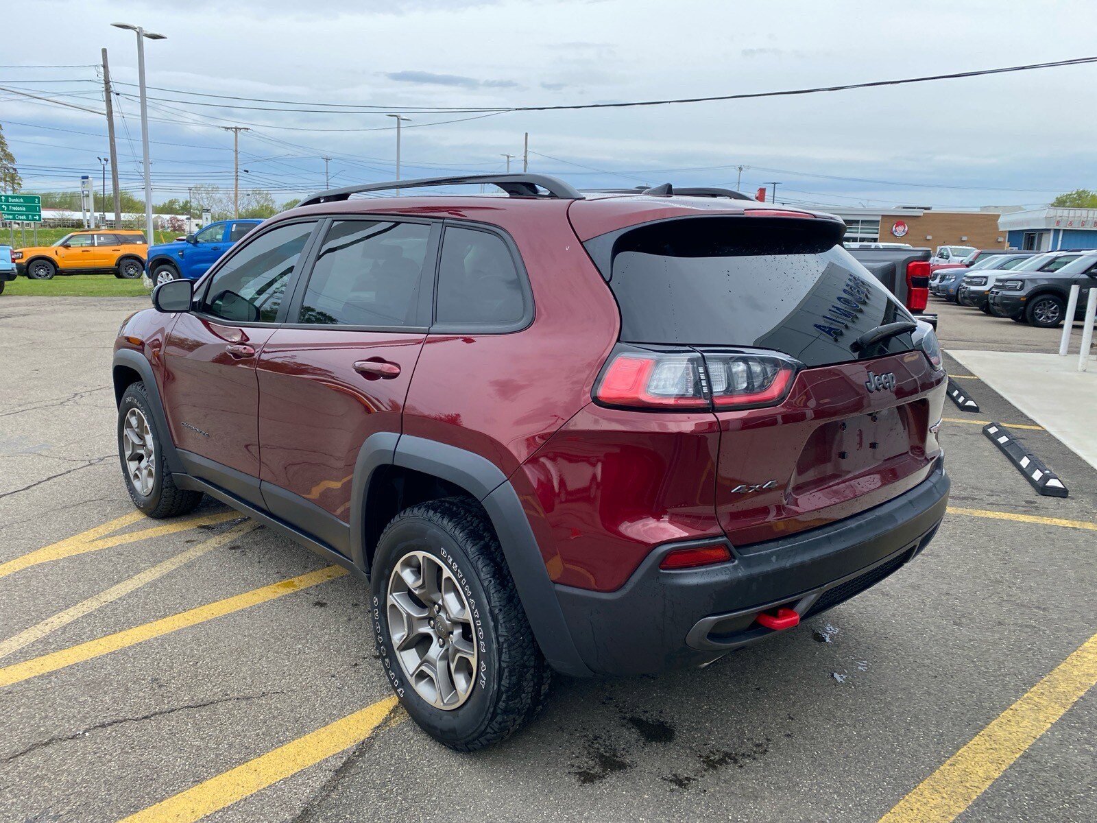 Used 2022 Jeep Cherokee Trailhawk w/ Sun, Sound & Nav Group AWD/4WD image 2