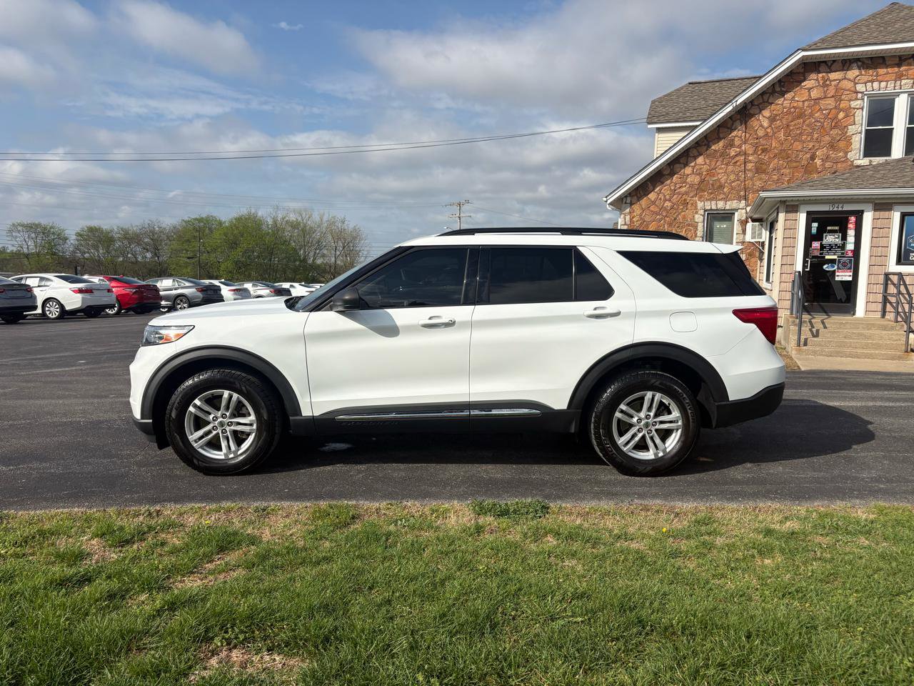 Used 2021 Ford Explorer XLT AWD/4WD image 2