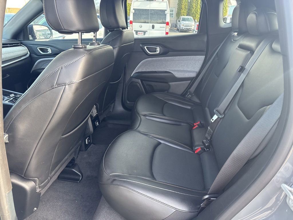 Used 2023 Jeep Compass Latitude AWD/4WD image 35