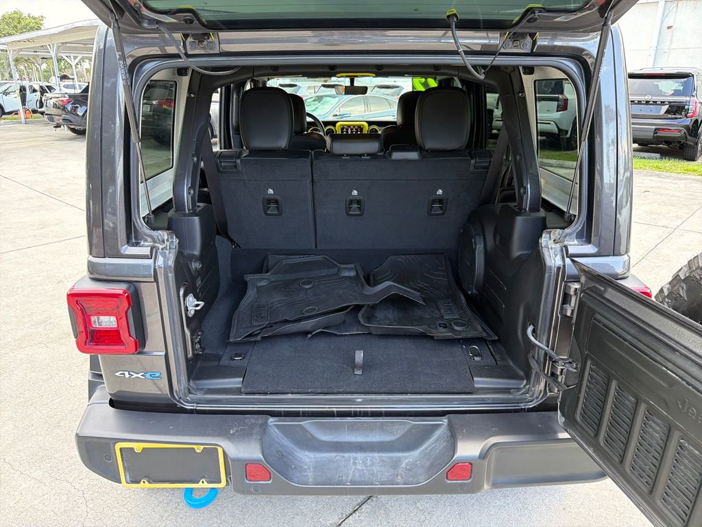 Used 2022 Jeep Wrangler Unlimited Sahara w/ Safety Group AWD/4WD image 36