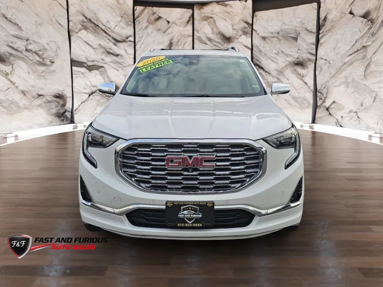 Used 2020 GMC Terrain Denali w/ Denali Premium Package AWD/4WD image 2