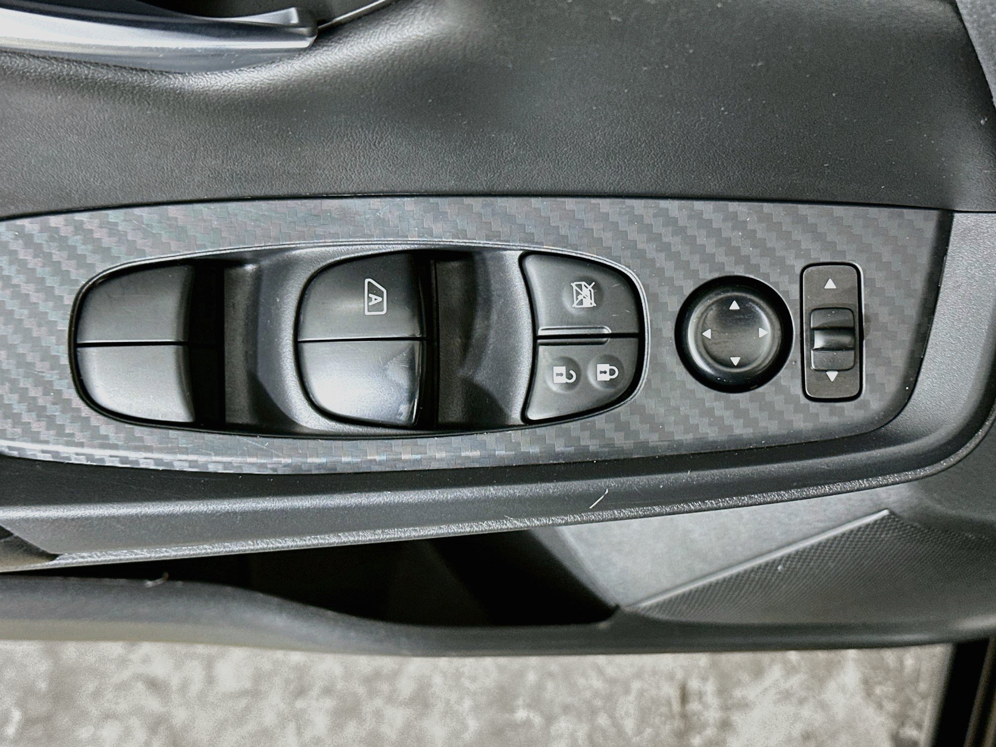 Used 2025 Nissan Sentra SV FWD image 15