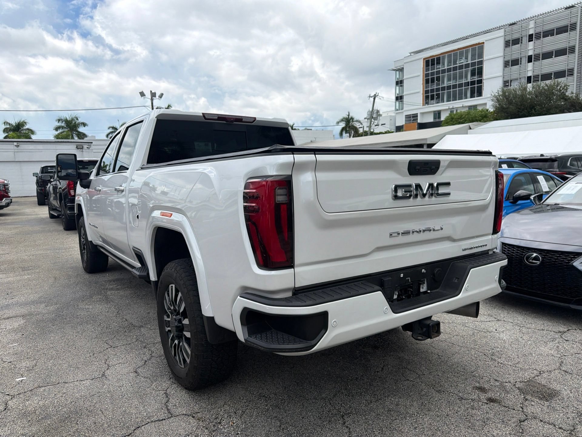 Used 2024 GMC Sierra 2500 Denali Ultimate AWD/4WD image 9