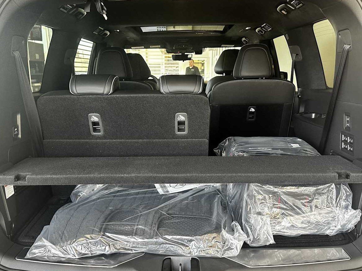 New 2027 INFINITI QX80 Autograph w/ Premium Cargo Package AWD/4WD image 10