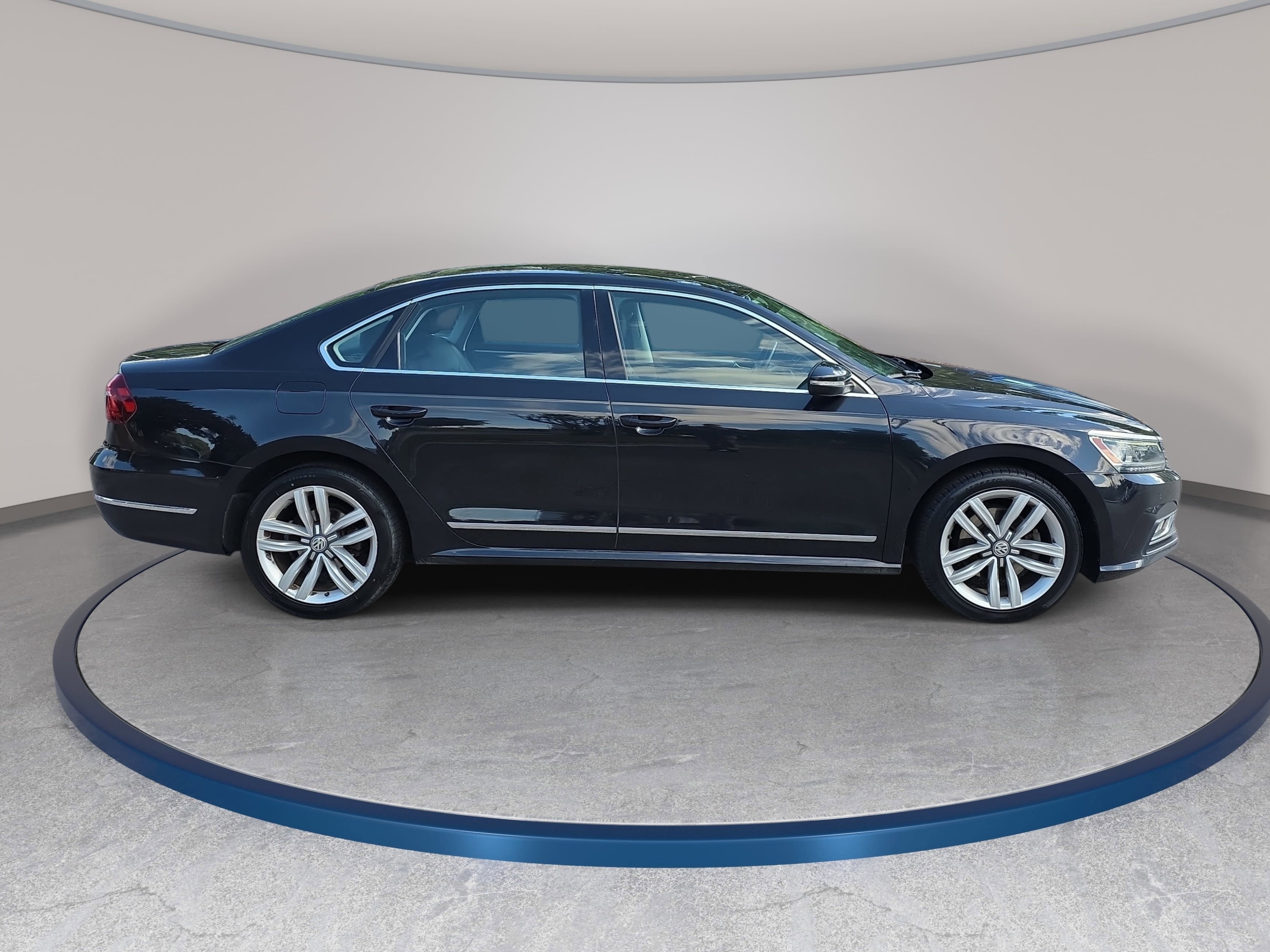 Used 2017 Volkswagen Passat 1.8T SE FWD image 4