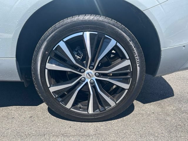 Certified 2025 Volvo XC60 B5 Plus AWD/4WD image 9