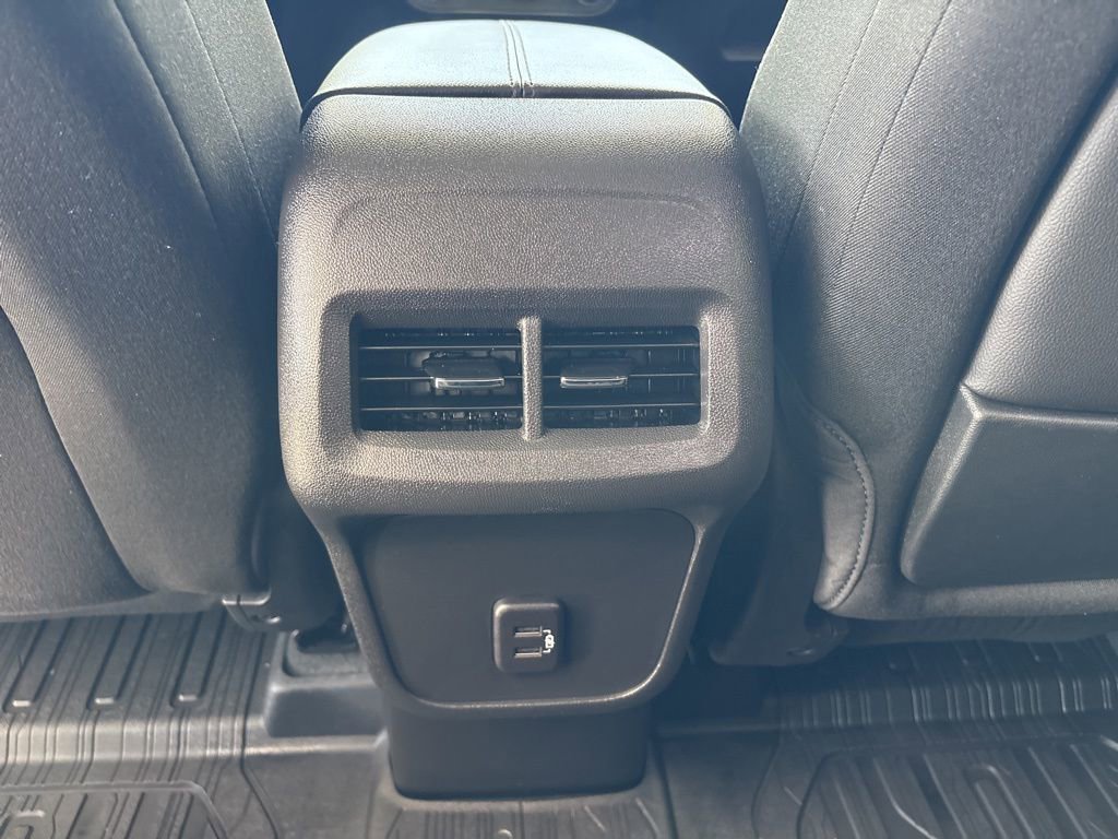 Used 2024 GMC Terrain SLE w/ Driver Convenience Package image 15