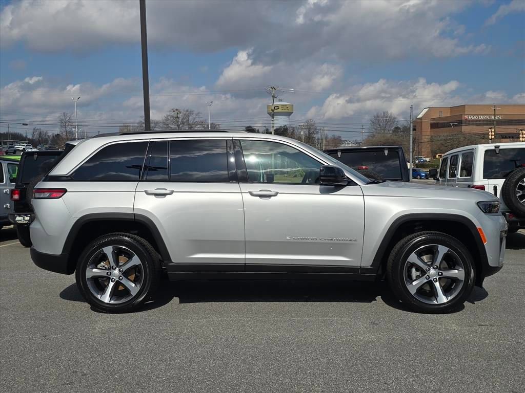 New 2026 Jeep Grand Cherokee Limited AWD/4WD image 2
